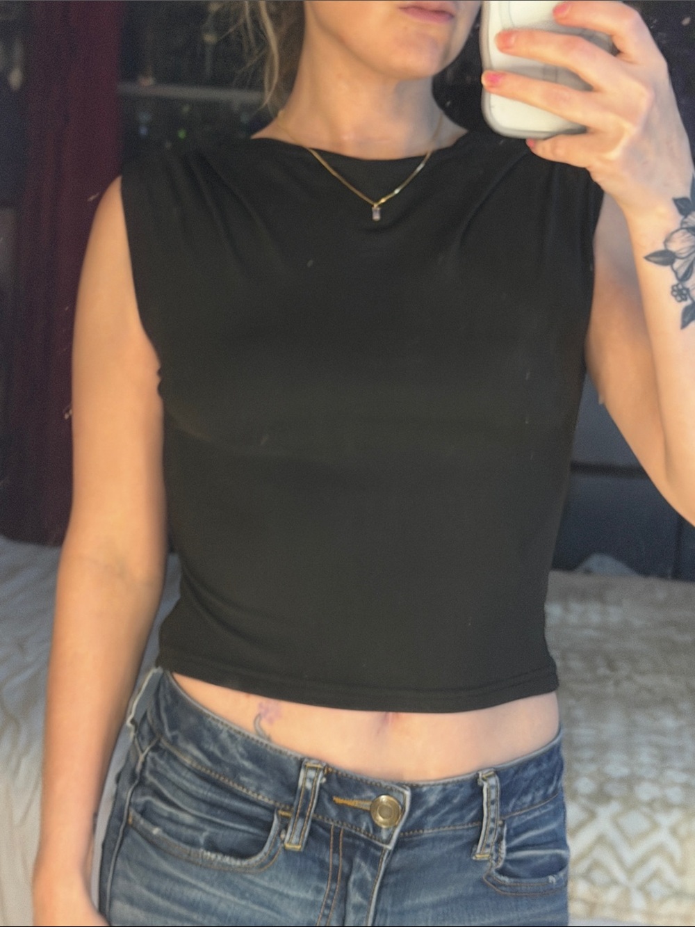 Black Sleeveless Padded-Shoulder Crop Top - Unbranded